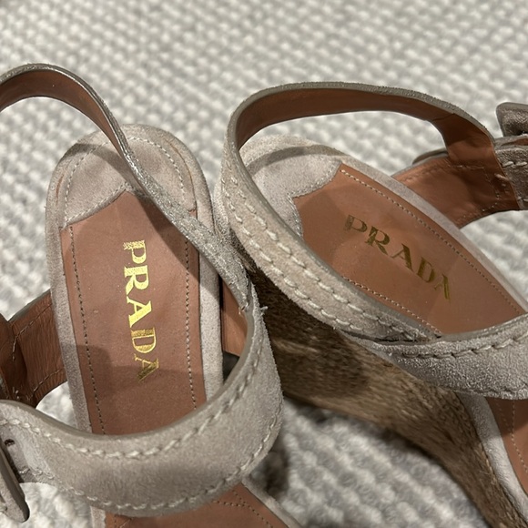 Prada beige suede wedge. Size 36.5 EU/6.5 US - Picture 2 of 7